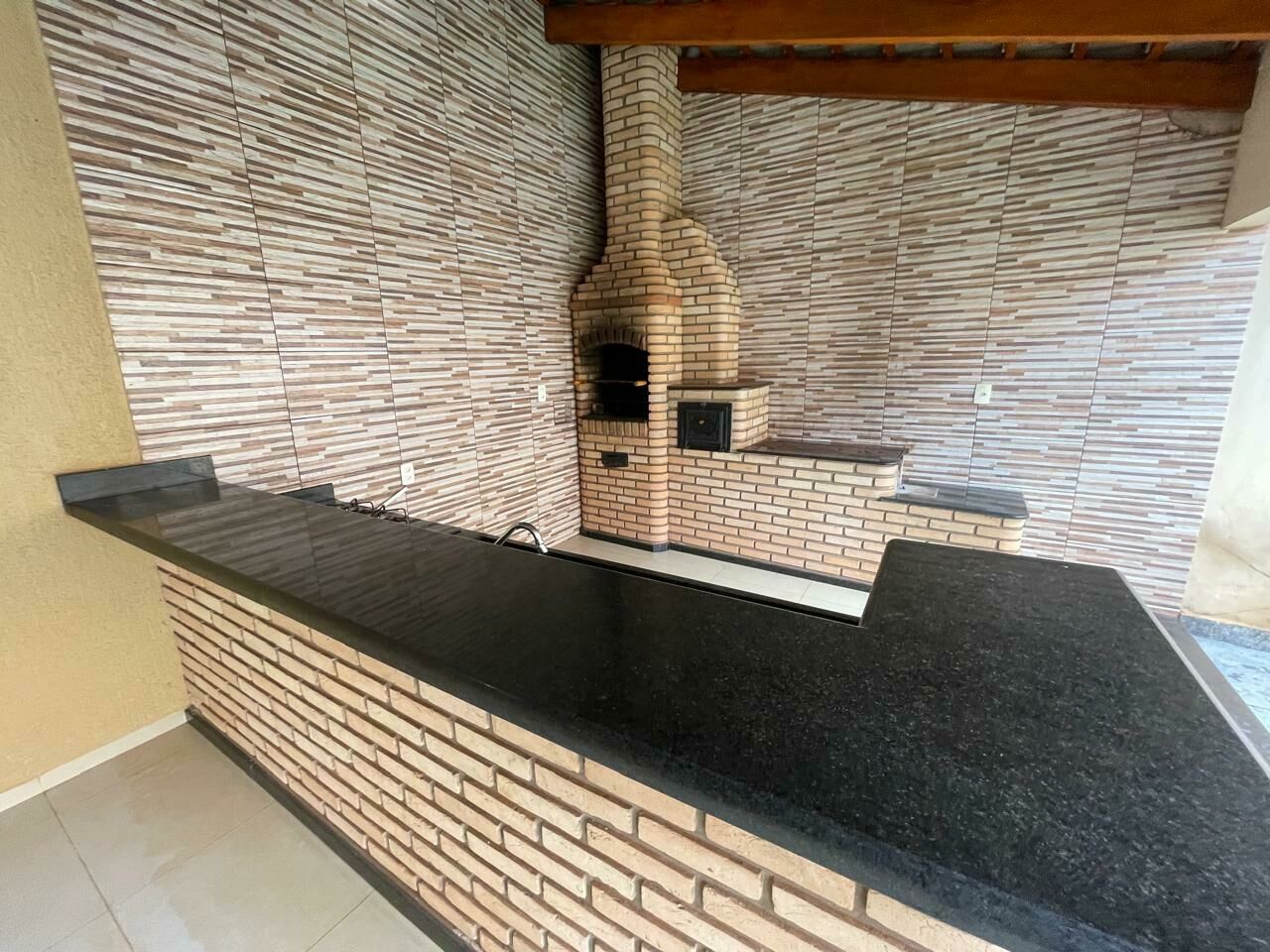 Imagem do VENDA - CASA NO CENTRO , AVENIDA PRINCIPAL ( ILDEFONSO CARNEIRO )